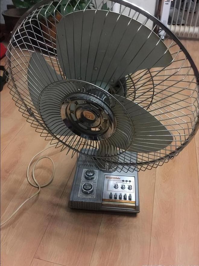 电器品牌 1燕舞收录机 2万燕 VCD龙8国际头号玩家中国已消失的十个家用(图8)